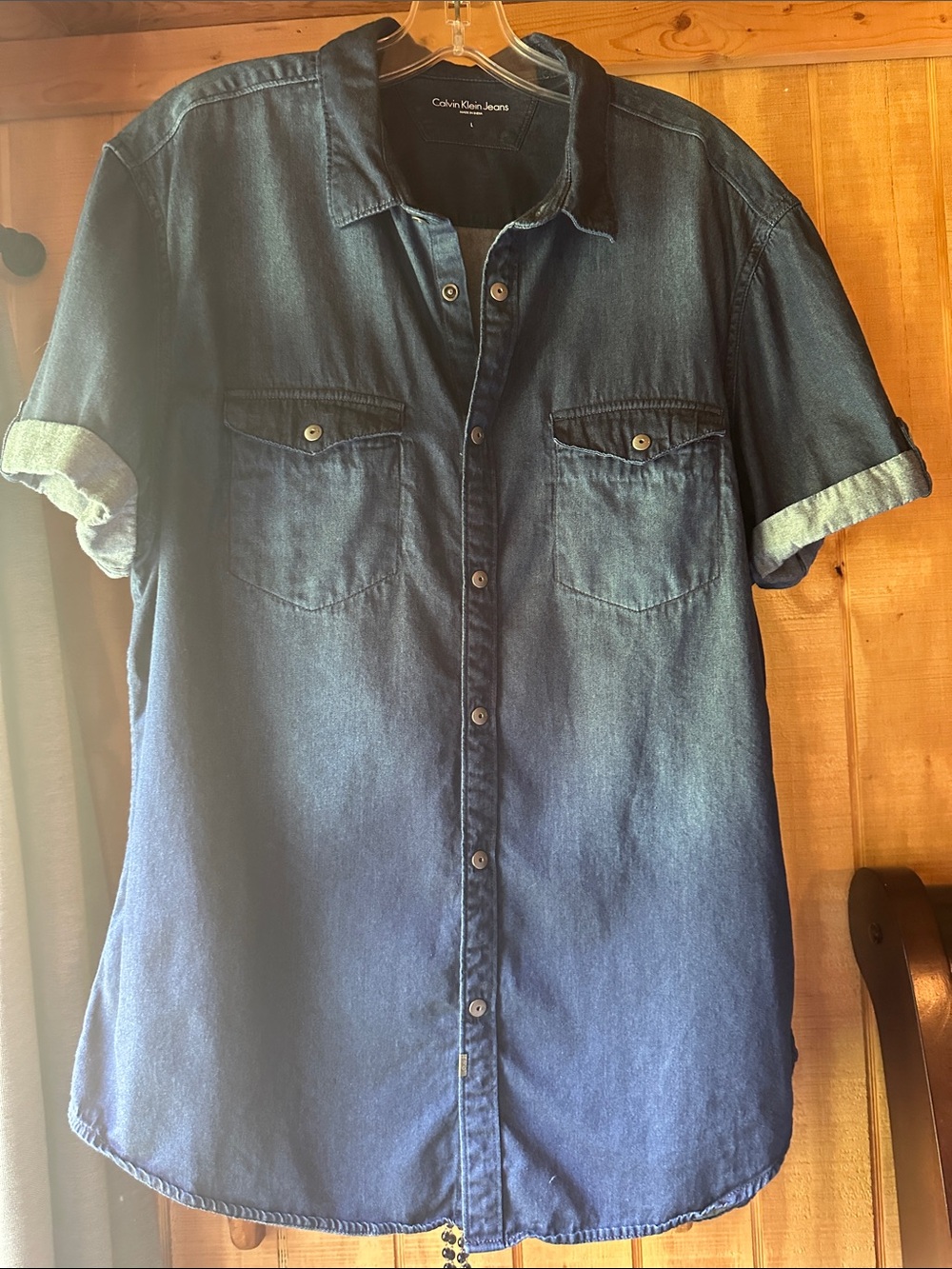 Size Lg Calvin Klein Jeans Men's Short-Sleeve Denim with snaps 8261.5